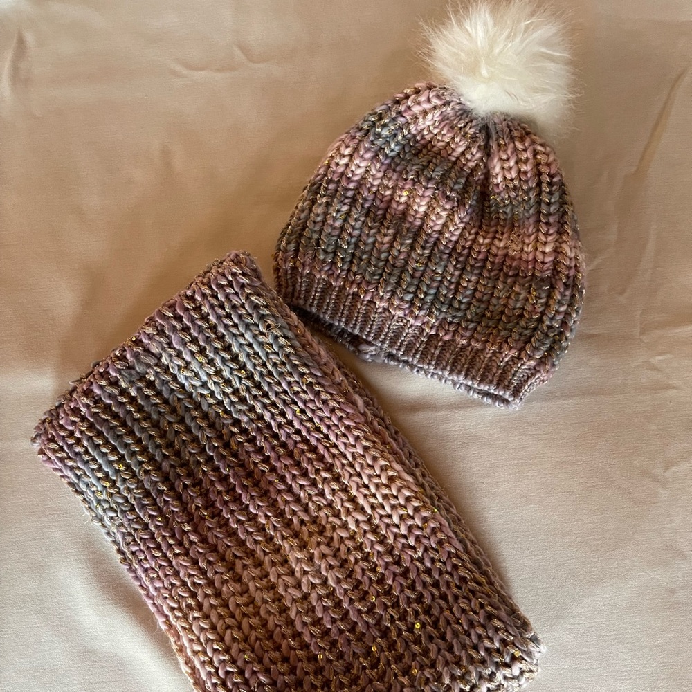 Children Place girls winter hat and scarf.
